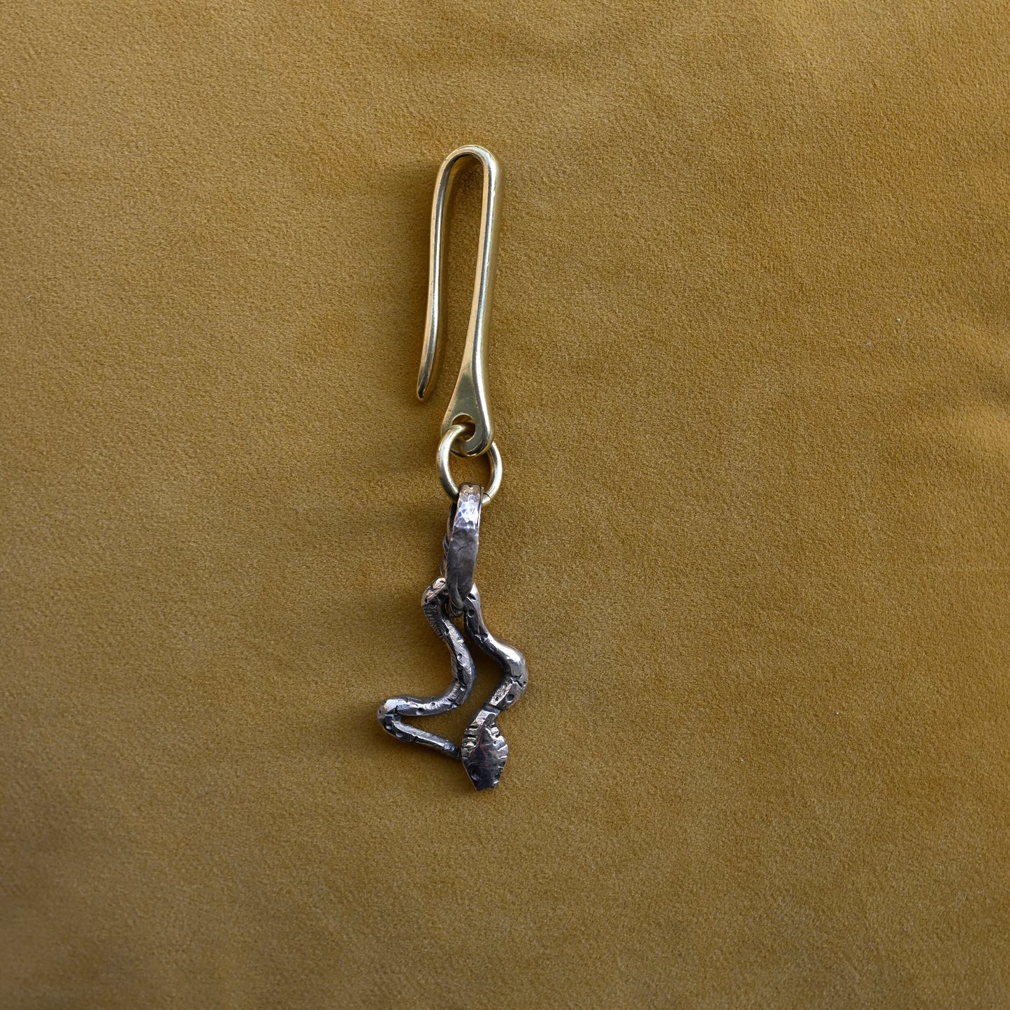 Nāgá sling