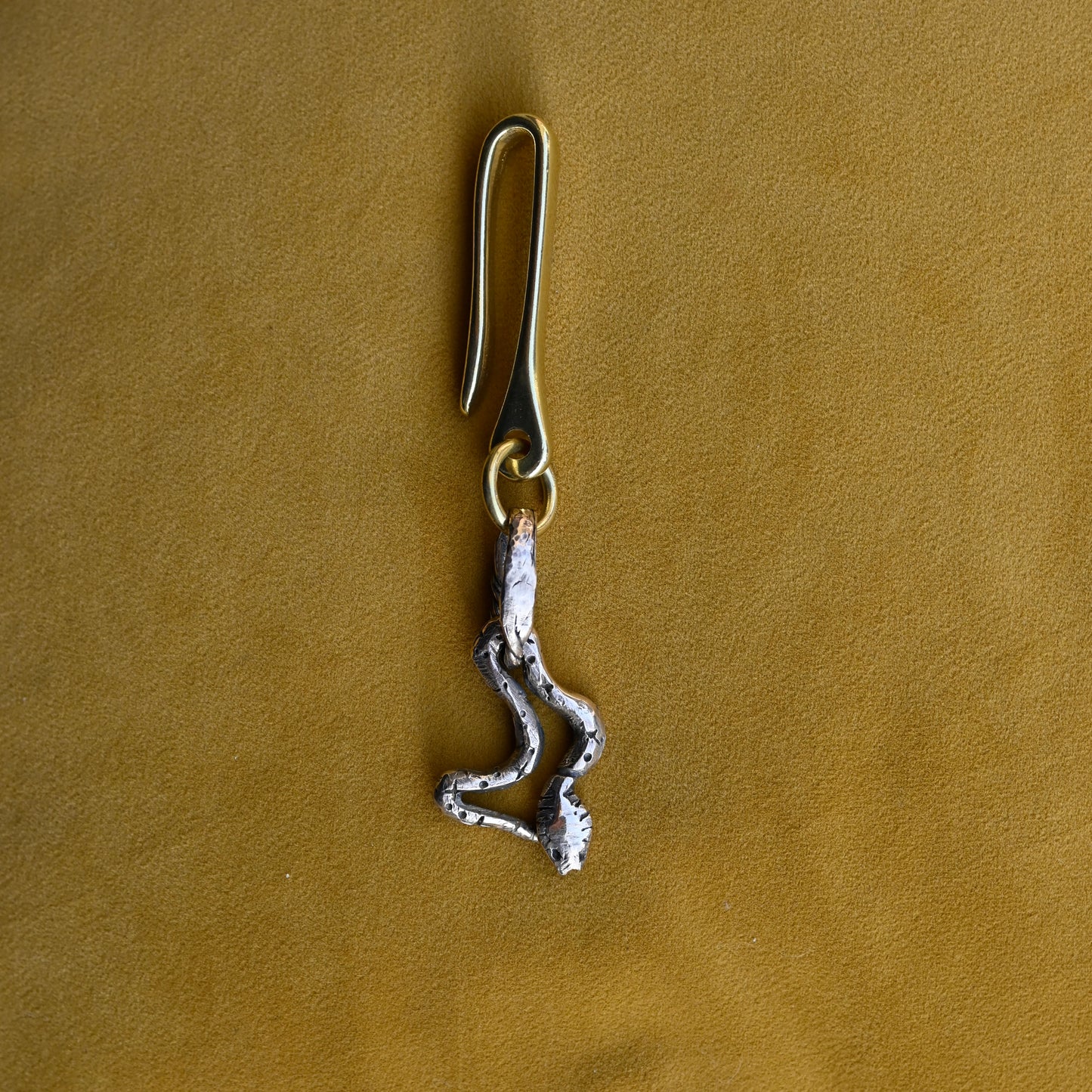 Nāgá sling