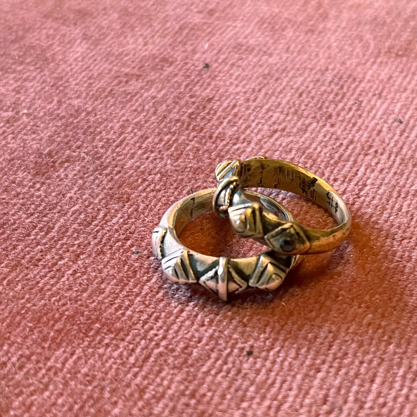 Finger duster pyramid ring - Smith & Sun