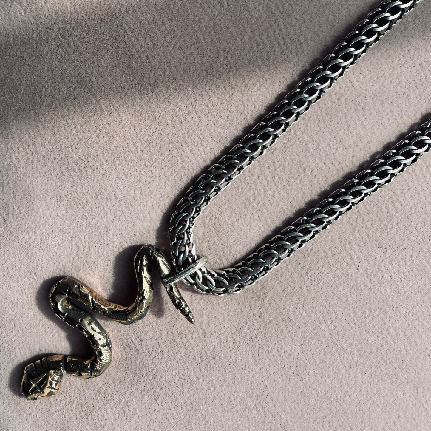 Ecdysis of the Nāgá