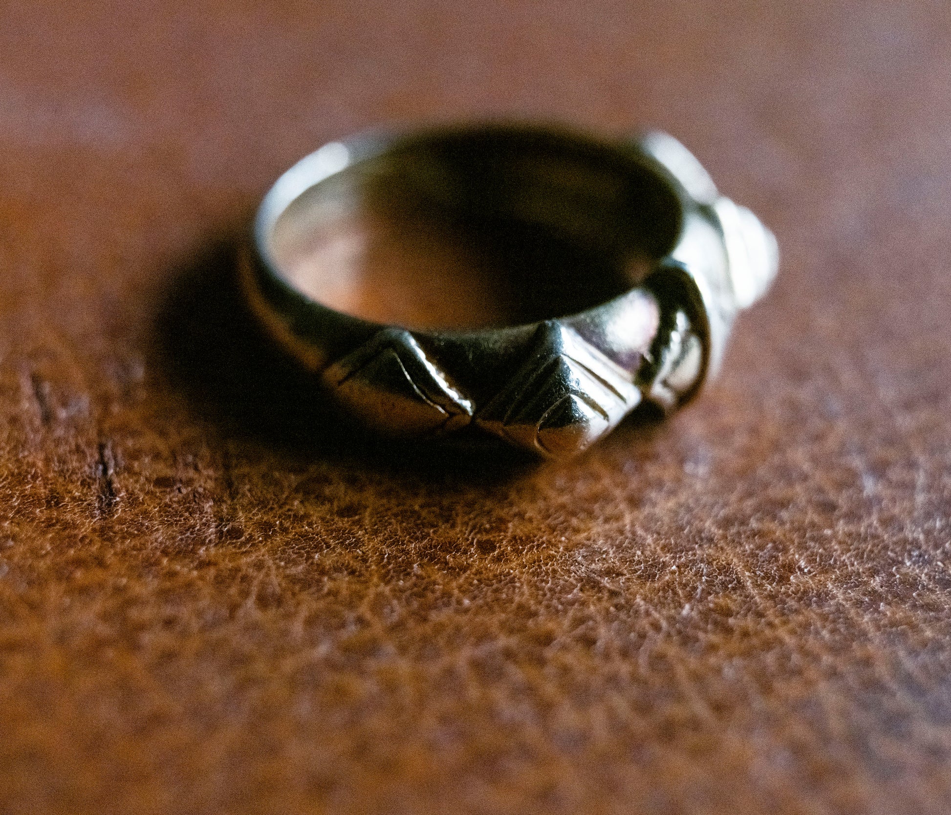 Finger duster pyramid ring - Smith & Sun